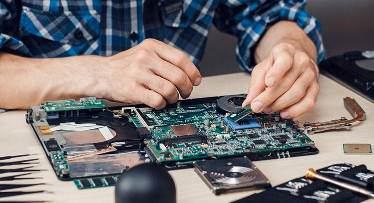 What are the Benefits of Taking Help of Professional Laptop Repair Services?
