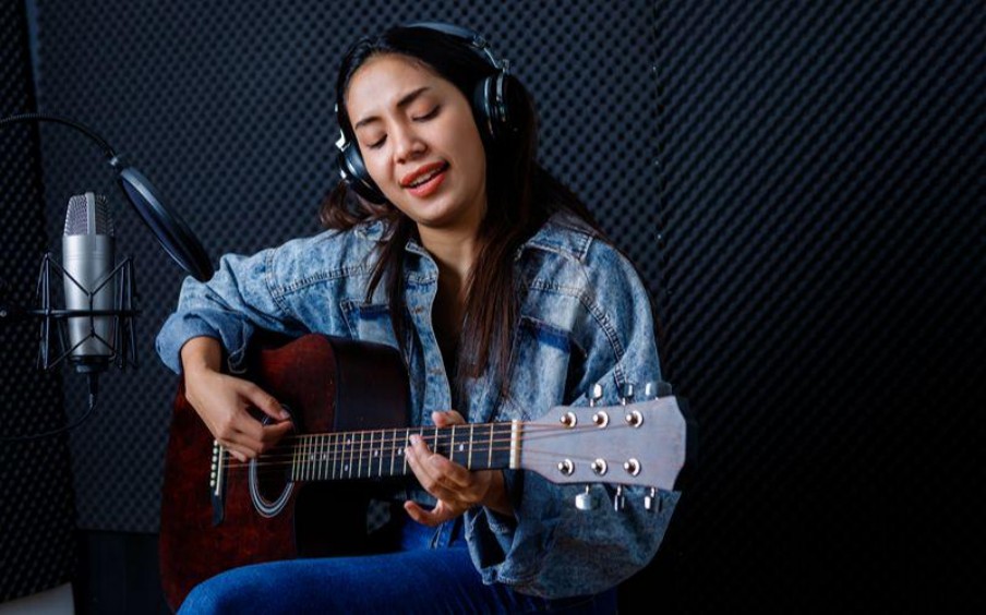 Can Bluetooth Earphones Replace Wired Monitoring for Musicians?