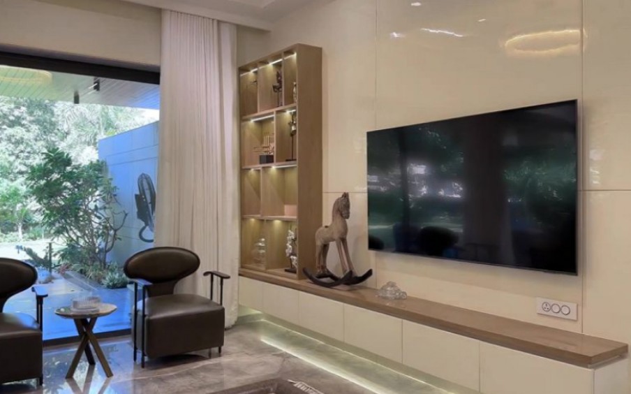 How OLED Screens Handle Bright Rooms and Night Viewing